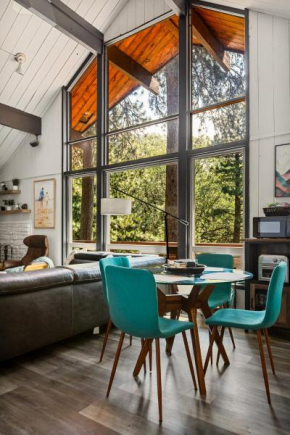 Modern Cabin Near Lakes with Forest Views Running Springs